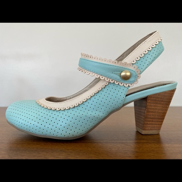 Modcloth Shoes - Vintage Heels with detailing